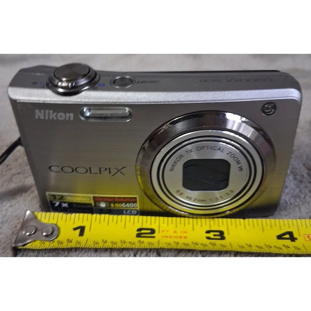 Nikon COOLPIX S630 Silver Vintage Digicam 12MP 7x Zoom COMPLETE IN BOX Bundle